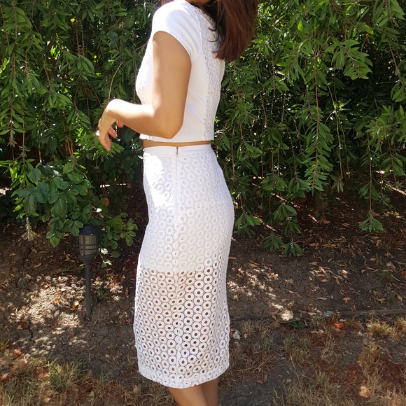 Express Two Piece Set - Picture 4 of 14